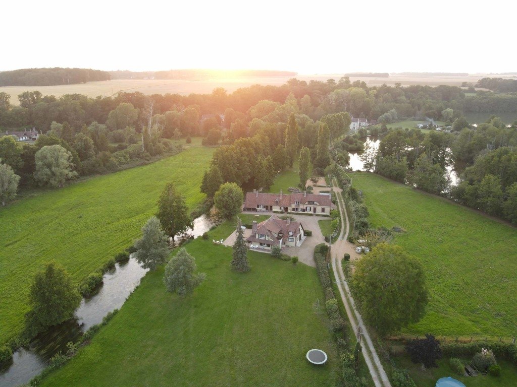 Propriétés en bord de rivière dans leurs jus – photo 37