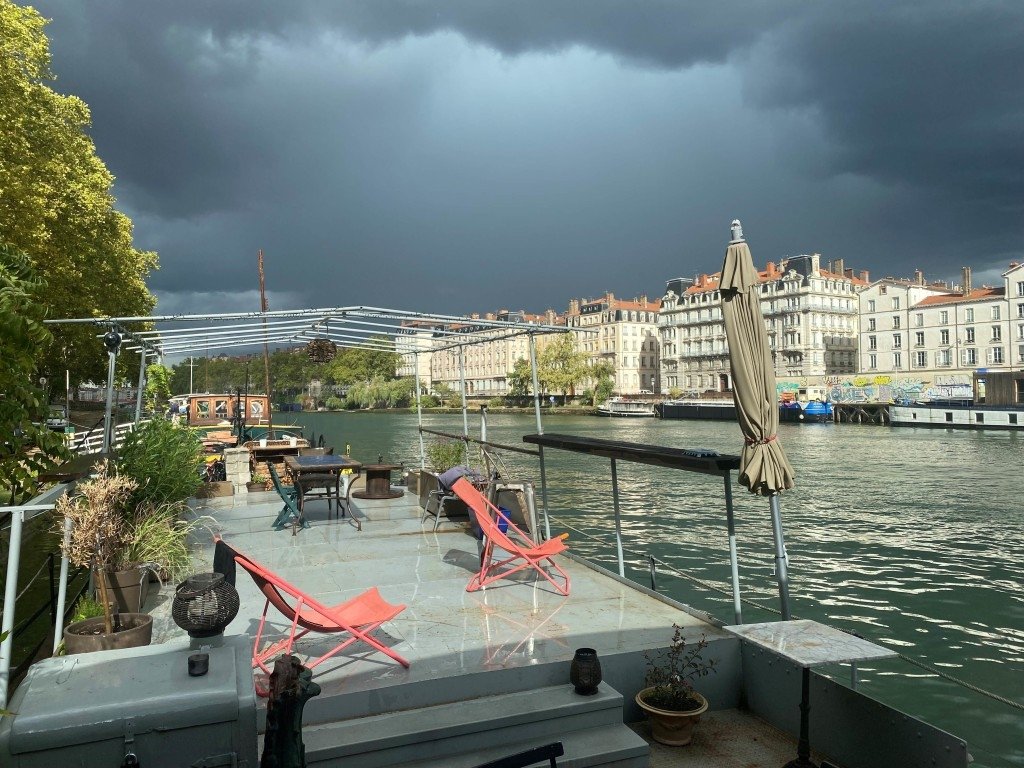 Péniche avec intérieur cosy en région Lyonnaise – photo 15