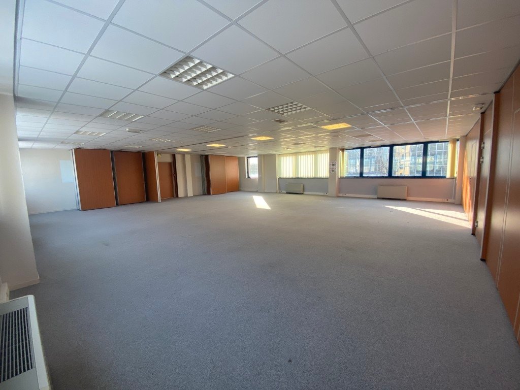 Deux bâtiments de 4000 m2 vides ou avec décors en région parisienne ” Exclusivité P.A.T” – photo 1