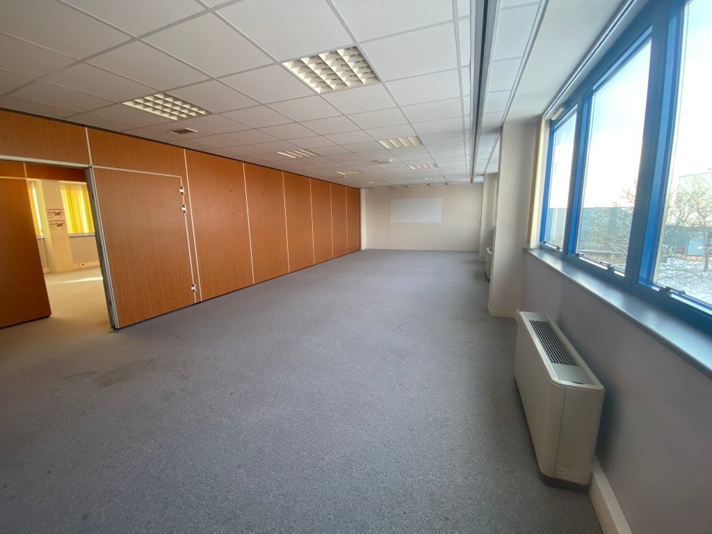 Deux bâtiments de 4000 m2 vides ou avec décors en région parisienne ” Exclusivité P.A.T” – photo 2