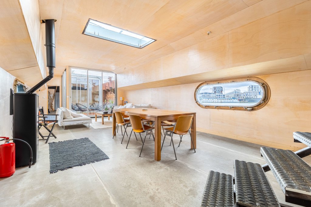 Péniche avec intérieur design pour vos tournages /shootings photo à Bordeaux – photo 2