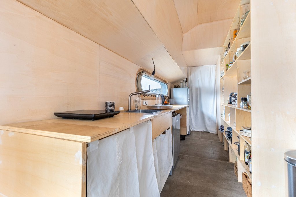 Péniche avec intérieur design pour vos tournages /shootings photo à Bordeaux – photo 4