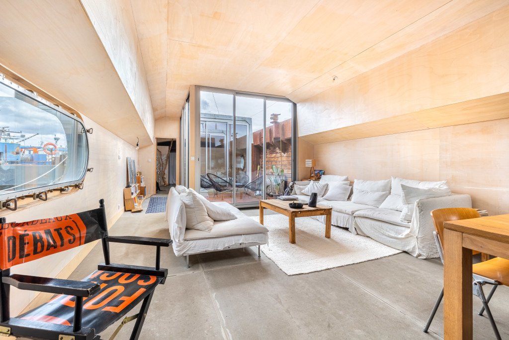 Péniche avec intérieur design pour vos tournages /shootings photo à Bordeaux – photo 5