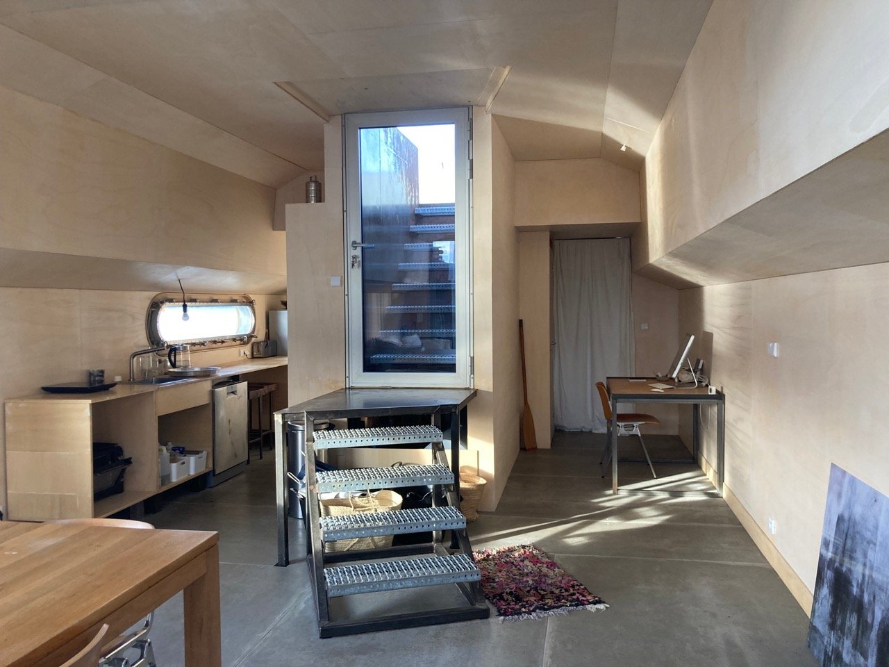 Péniche avec intérieur design pour vos tournages /shootings photo à Bordeaux – photo 11