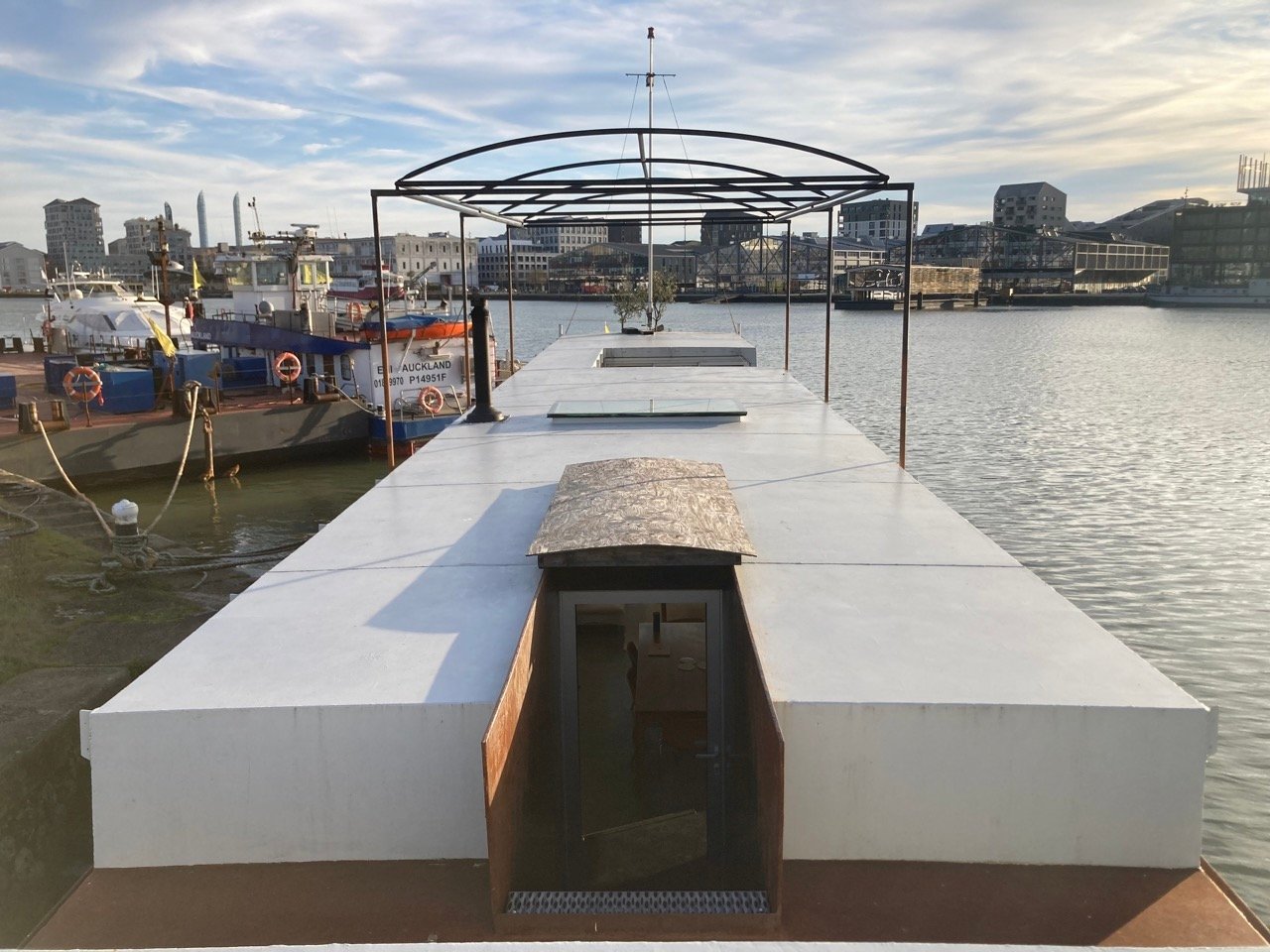 Péniche avec intérieur design pour vos tournages /shootings photo à Bordeaux – photo 13