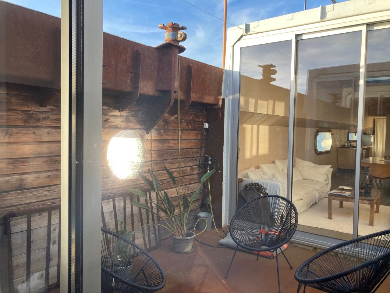 Péniche avec intérieur design pour vos tournages /shootings photo à Bordeaux – photo 16