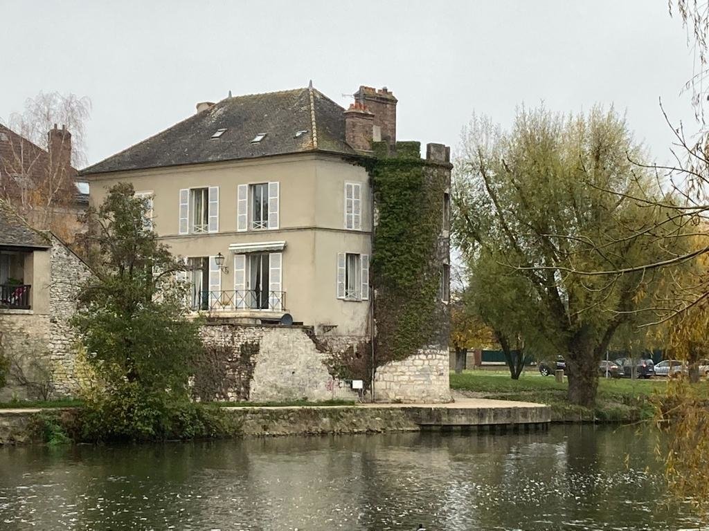 Maison le long d’une rivière en seine et marne – photo 1