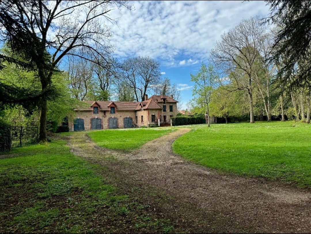 Château en île de France (vide) pour vos tournages et shootings photos – photo 4
