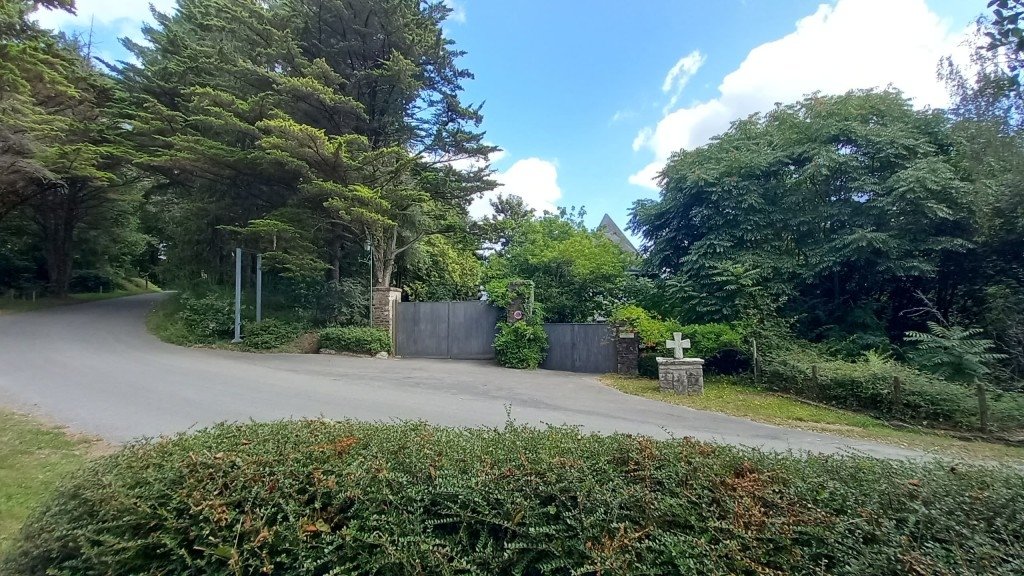 Ancien Village Hôtel désaffecté et vide à 2Heures de Paris pour tournages/shootings – photo 30