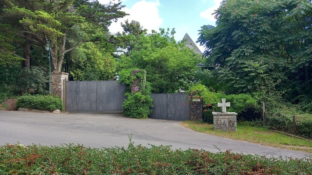 Ancien Village Hôtel désaffecté et vide à 2Heures de Paris pour tournages/shootings – photo 40