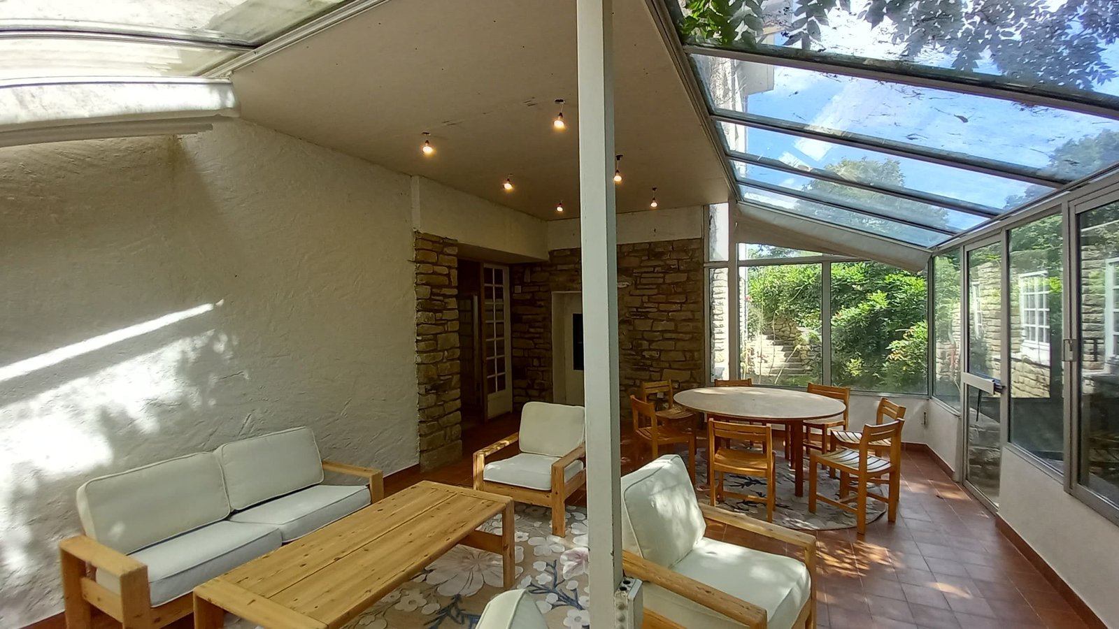 Ancien Village Hôtel désaffecté et vide à 2Heures de Paris pour tournages/shootings – photo 45