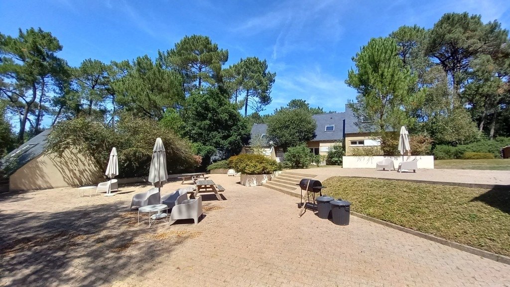 Ancien Village Hôtel désaffecté et vide à 2Heures de Paris pour tournages/shootings – photo 54