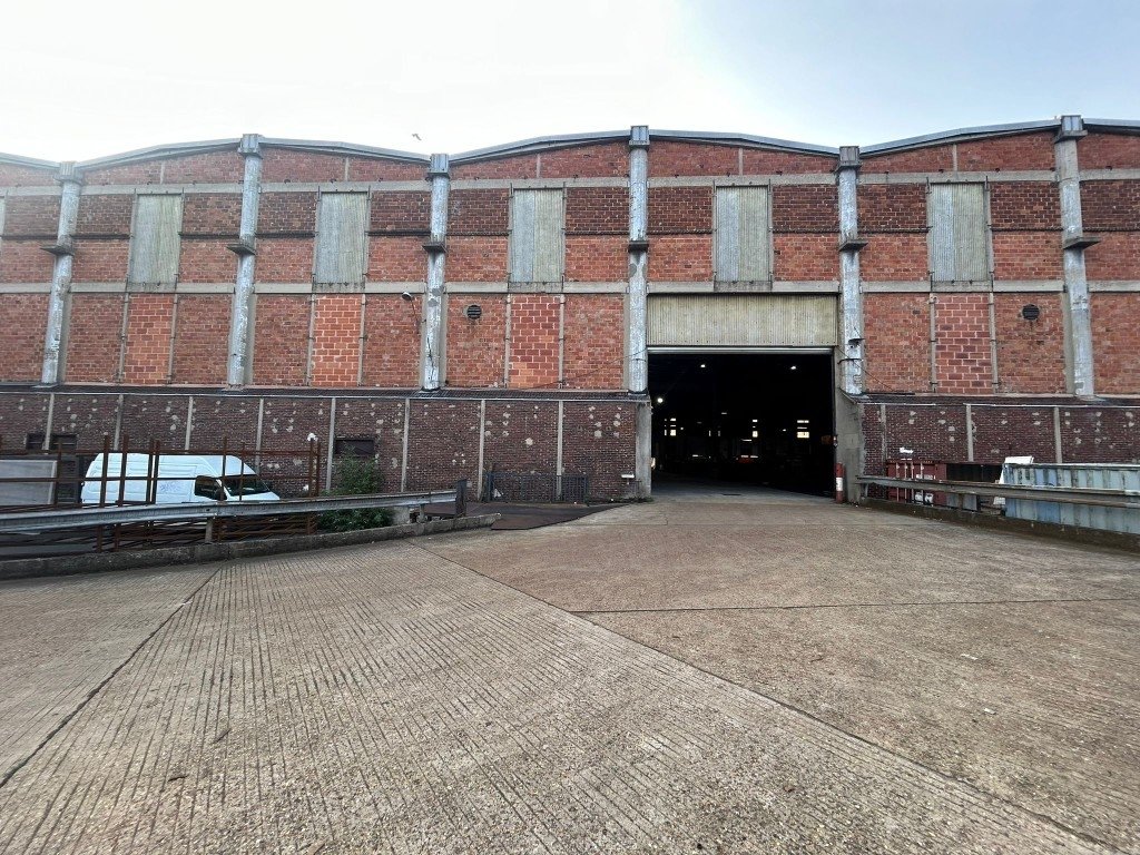 Hangar métallurgie 12000m² en région parisienne – photo 4