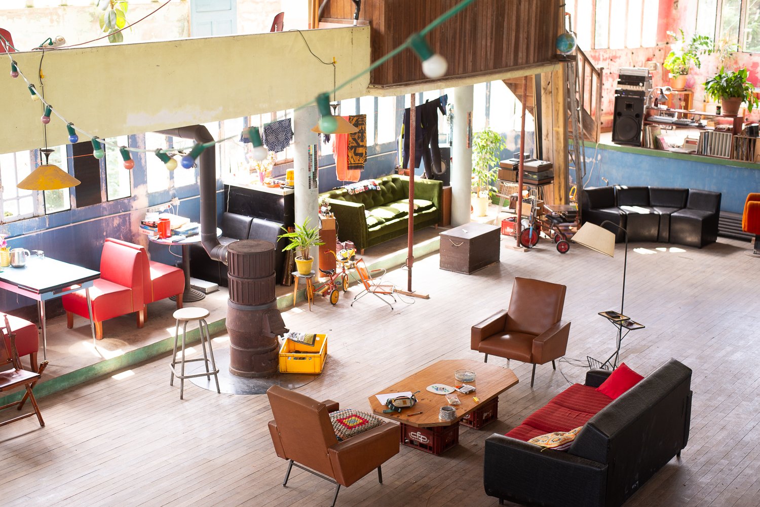 Ancien bâtiment années 50 style Bauhaus dans son jus pour tournages et shootings en Bretagne – photo 7