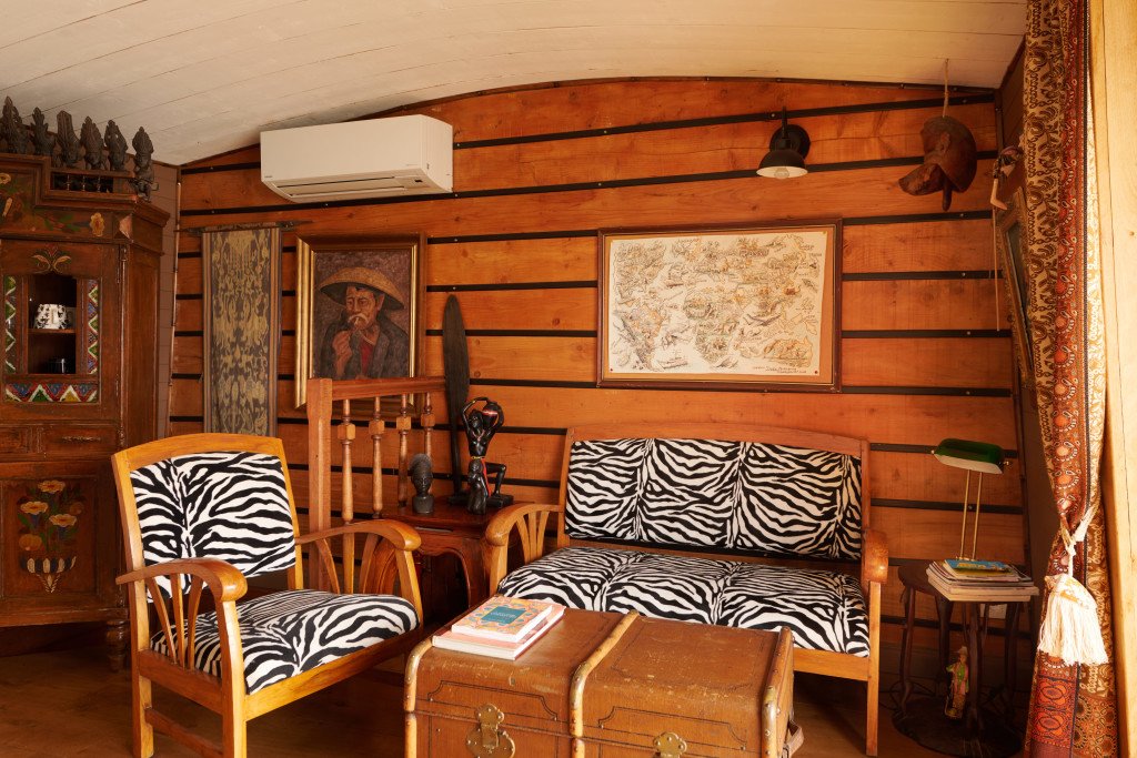 Péniche à quai, mobilier élégant, 300 m2 à Bordeaux – photo 6