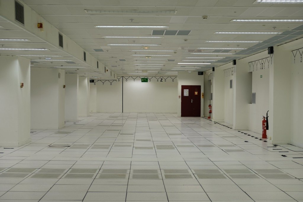 Ancien data center et Bureaux à louer pour vos tournages/shootings/clips en région parisienne – photo 1
