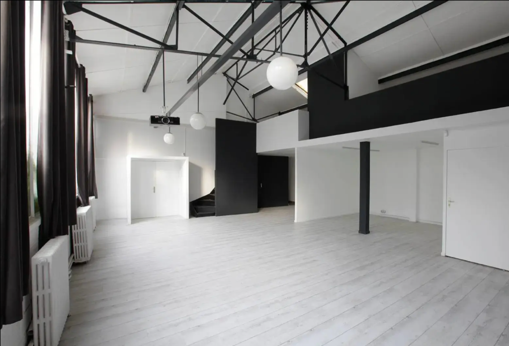 Loft d’Artiste Industriel vide de 250 m² proche de Paris pour clip/shooting/tournage – photo 1