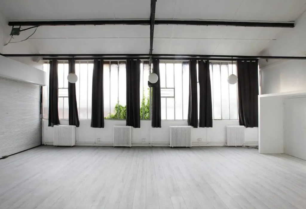 Loft d’Artiste Industriel vide de 250 m² proche de Paris pour clip/shooting/tournage – photo 4