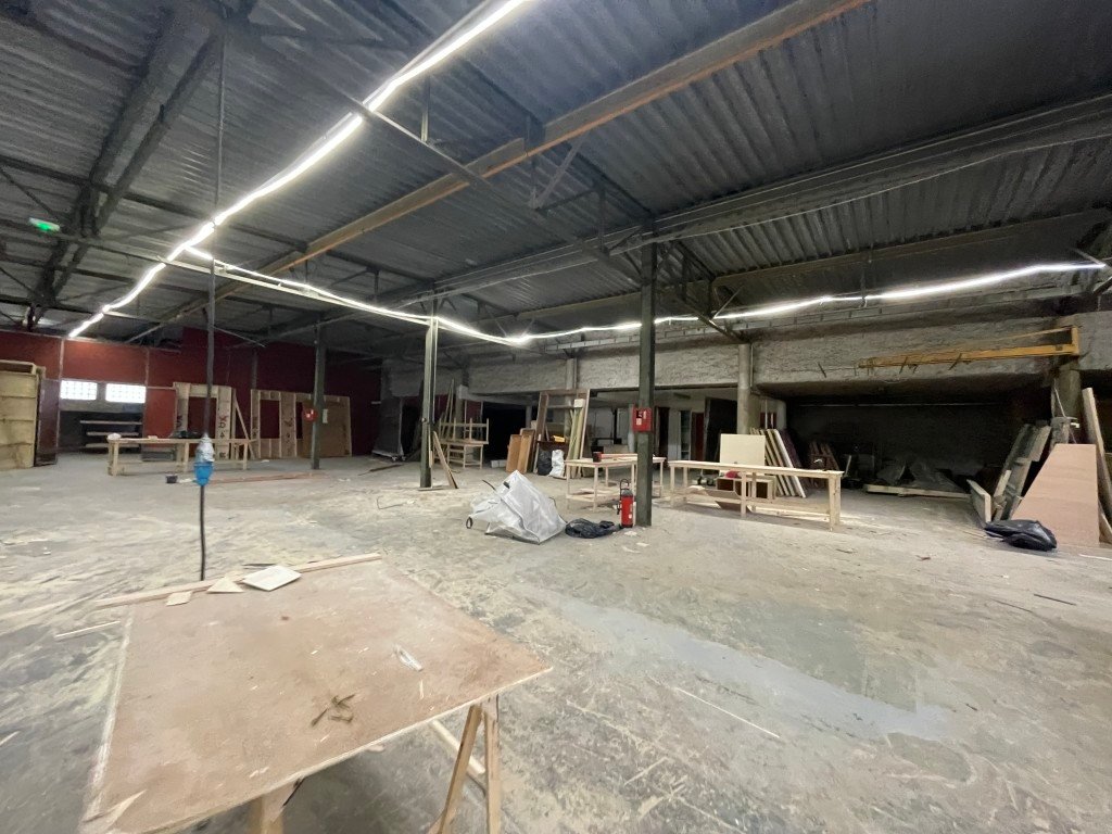 Usine vide et bureaux de 1600 m2 à louer pour vos tournages en région parisienne avec parking de 700 m2 – photo 4