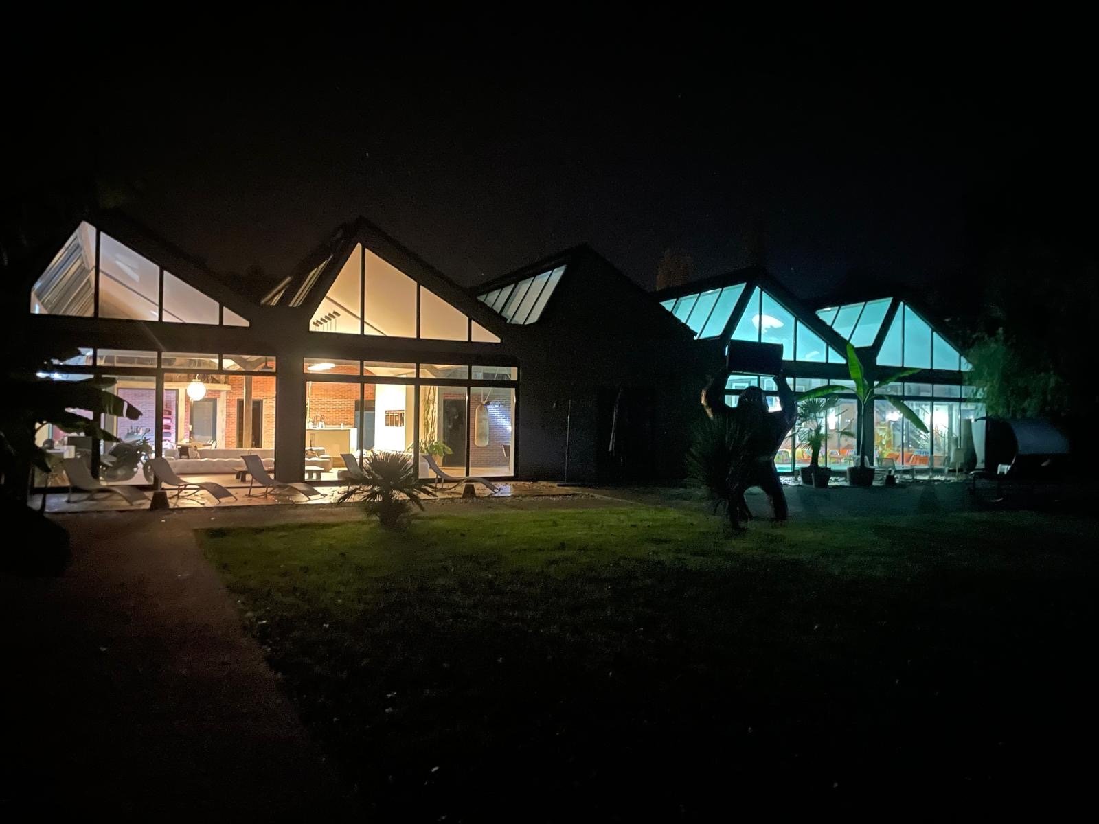 Loft contemporain avec différentes ambiances en région parisienne – photo 1