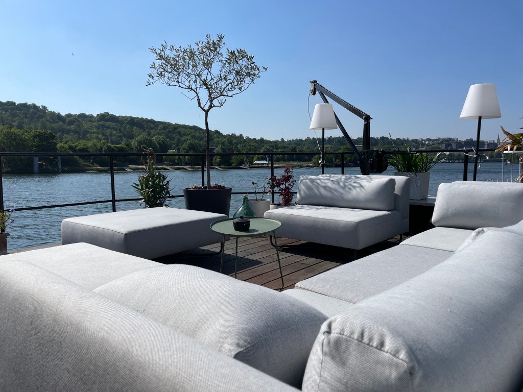 Péniche proche paris baignée de lumière – photo 3