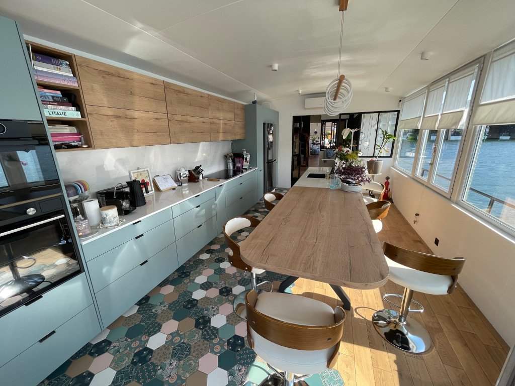 Péniche proche paris baignée de lumière – photo 4