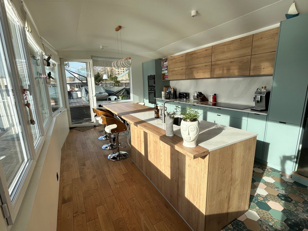 Péniche proche paris baignée de lumière – photo 10