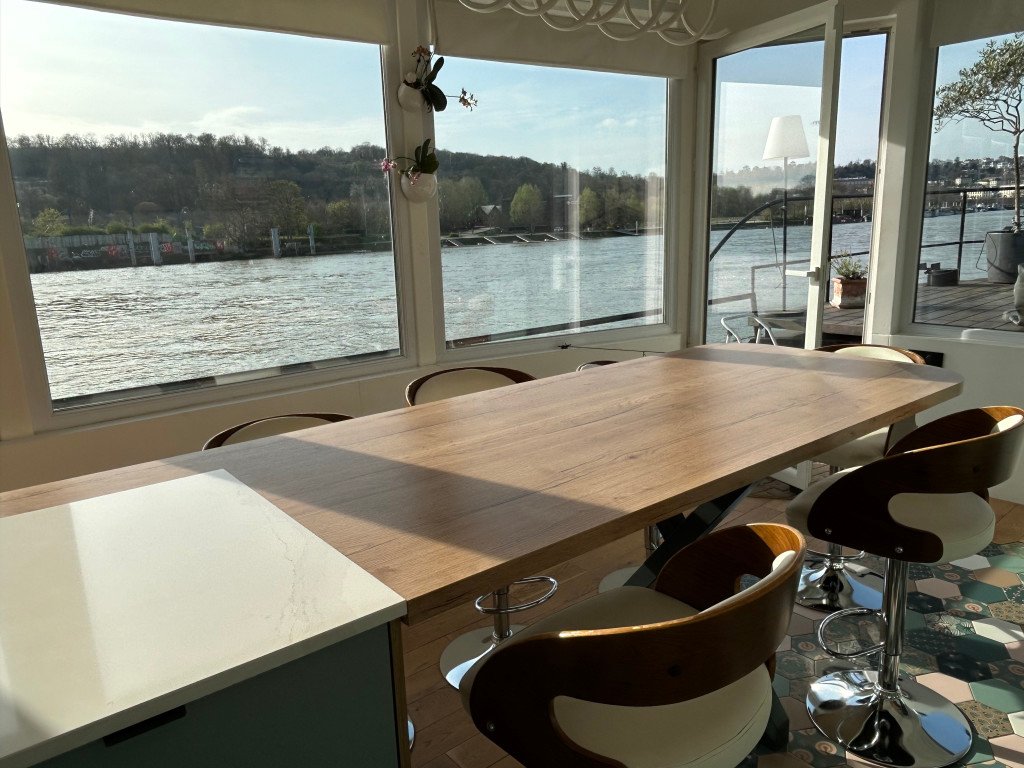 Péniche proche paris baignée de lumière – photo 11