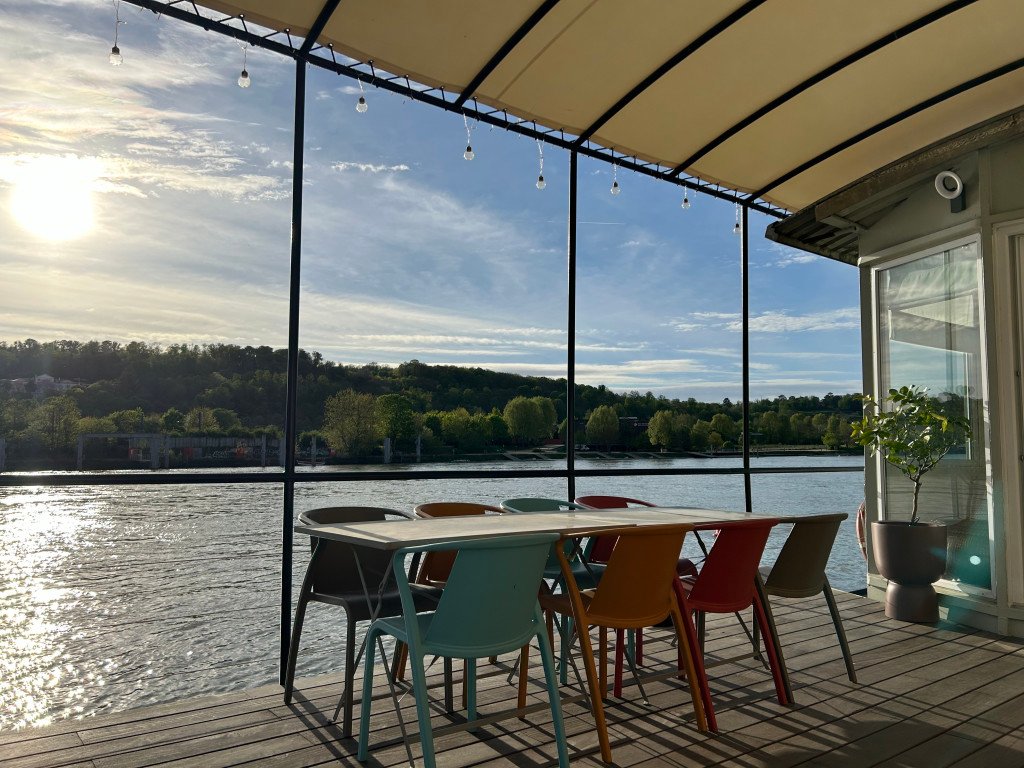 Péniche proche paris baignée de lumière – photo 15