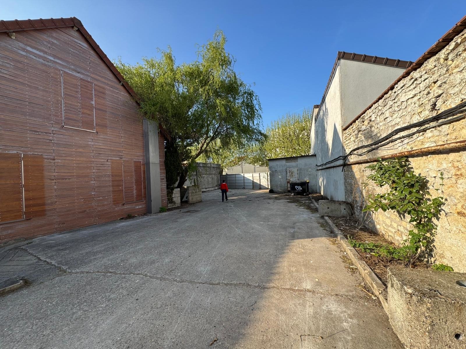 Usine vide et bureaux de 1600 m2 à louer pour vos tournages en région parisienne avec parking de 700 m2 – photo 11