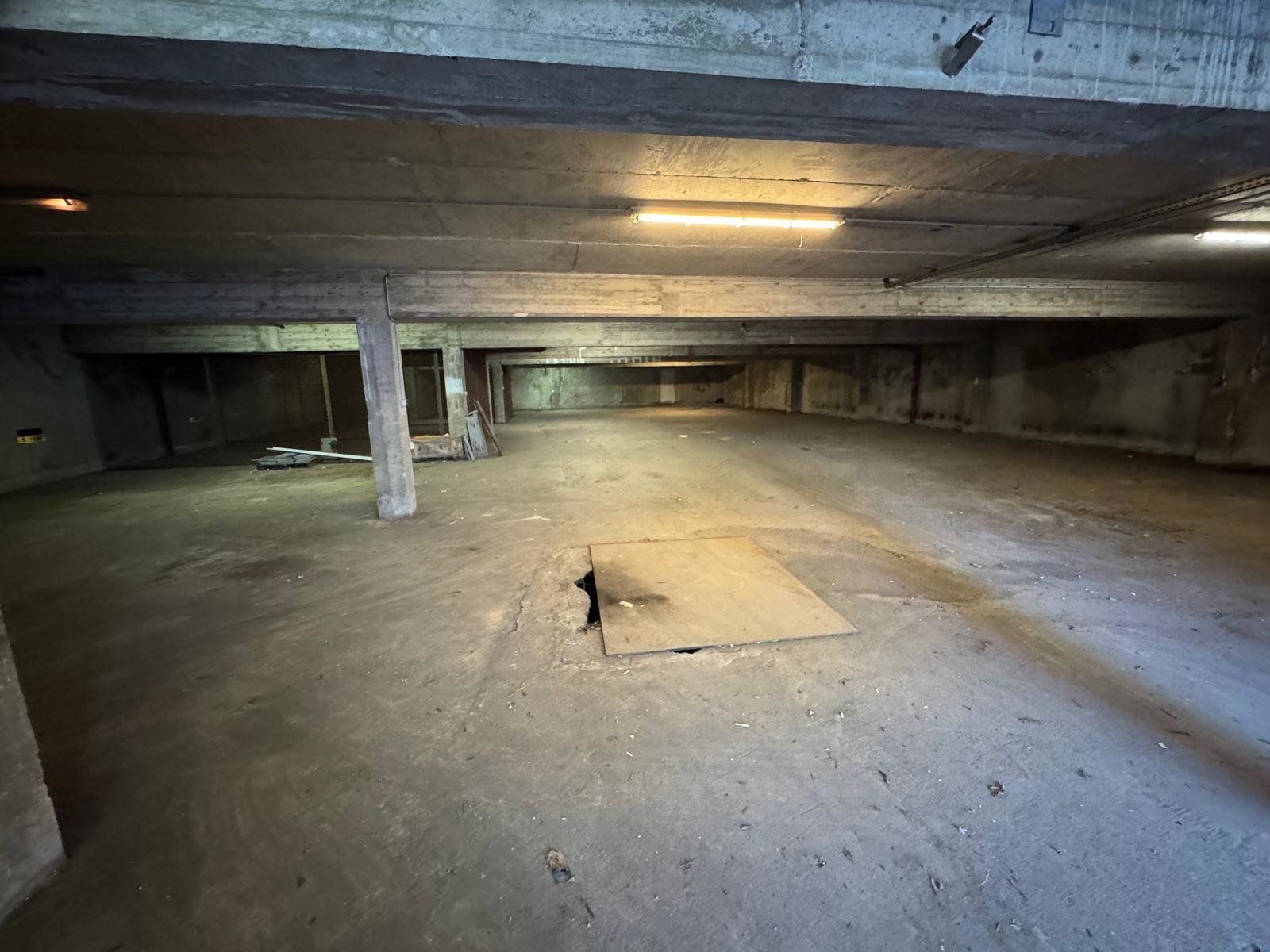 Usine vide et bureaux de 1600 m2 à louer pour vos tournages en région parisienne avec parking de 700 m2 – photo 12