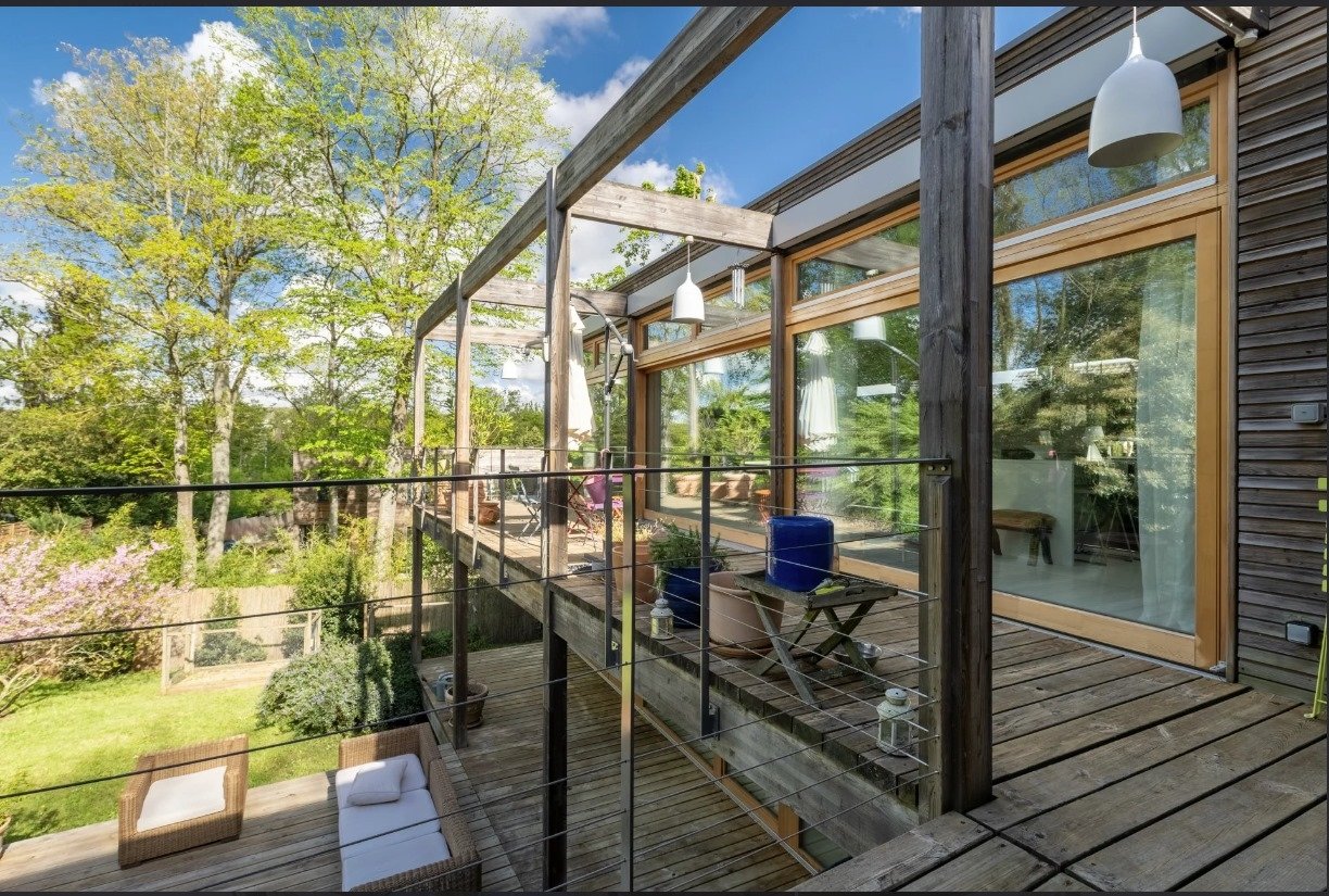 Maison en bois atypique dans un écrin de verdure proche de Paris – photo 2