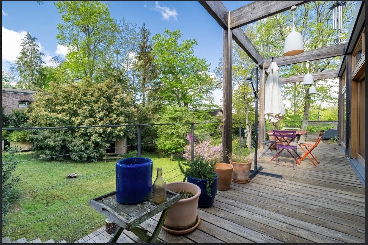 Maison en bois atypique dans un écrin de verdure proche de Paris – photo 3