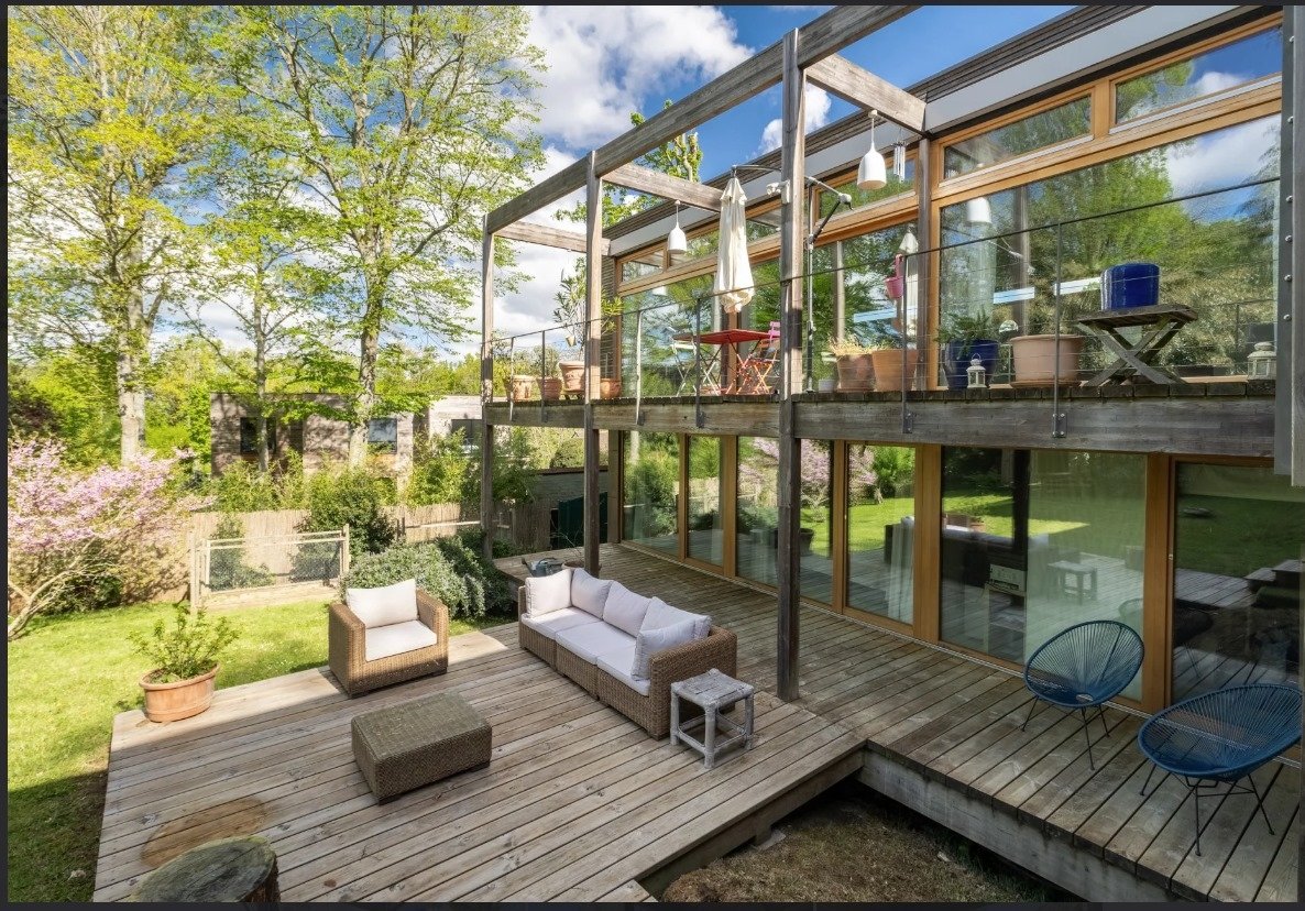 Maison en bois atypique dans un écrin de verdure proche de Paris – photo 4