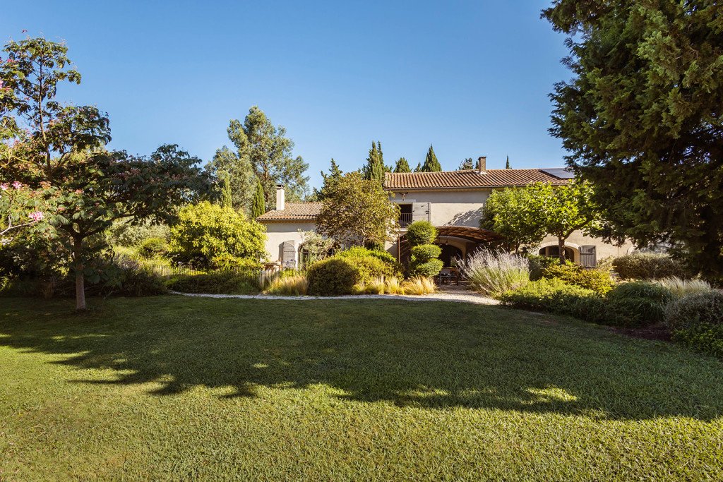 Mas élégant de 290 m2 proche d’Avignon – photo 2