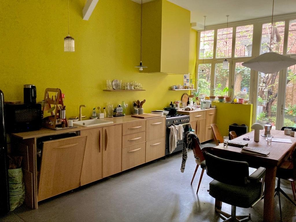 Appartement original et atypique sur cour à Paris – photo 2