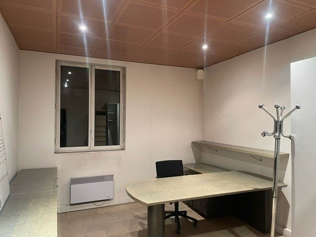 Usine vide et bureaux de 1600 m2 à louer pour vos tournages en région parisienne avec parking de 700 m2 – photo 13