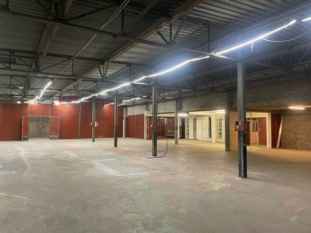 Usine vide et bureaux de 1600 m2 à louer pour vos tournages en région parisienne avec parking de 700 m2 – photo 18