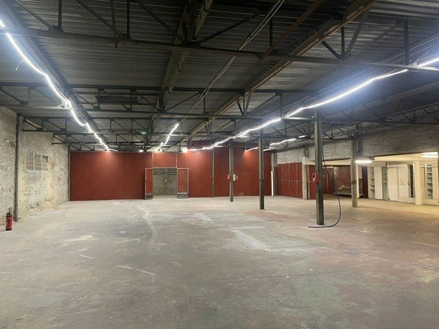 Usine vide et bureaux de 1600 m2 à louer pour vos tournages en région parisienne avec parking de 700 m2 – photo 19